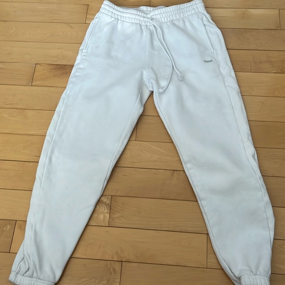 Aritzia cozy fleece boyfriend fit white size small joggers. Amazing condition! - Picture 2 of 4